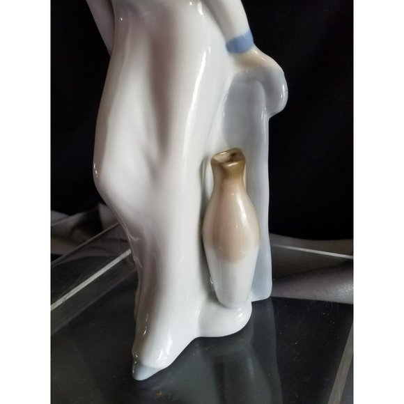 Vtg 9" Spanish Porcelain Figurine Lady leaning for a kiss marked 07.6.76 Nadal? - Picture 9 of 10